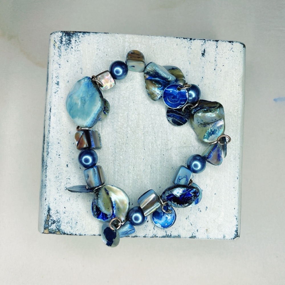 4371. Navy Shell Blue Beaded Bracelet